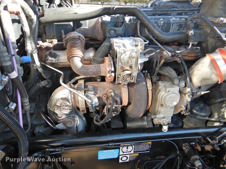 image for item DM8991 2014 Peterbilt 388  semi truck