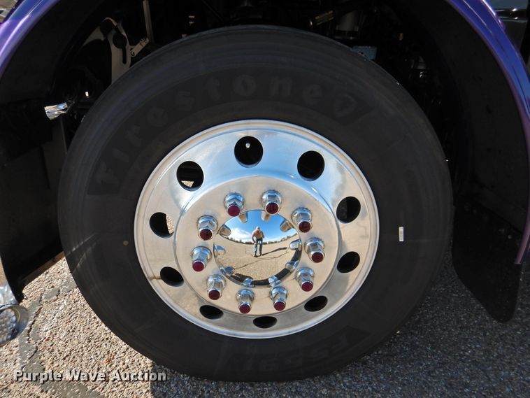 image for item DM8991 2014 Peterbilt 388  semi truck