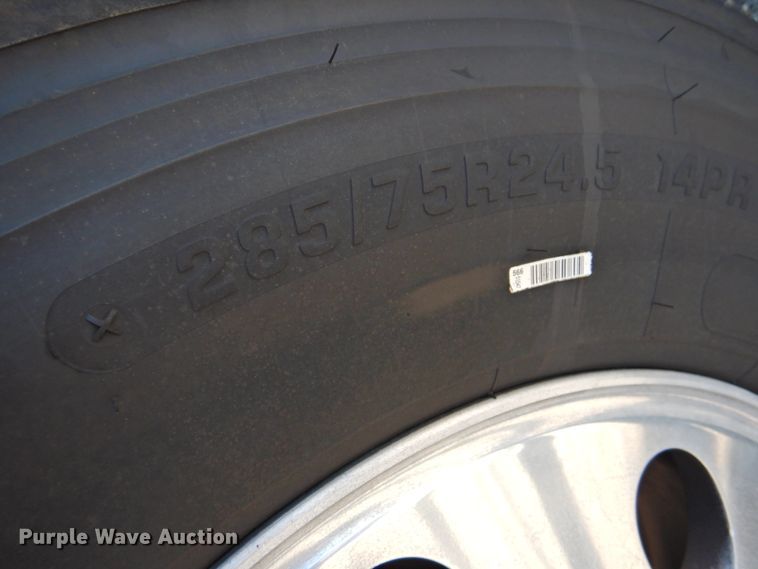 image for item DM8991 2014 Peterbilt 388  semi truck