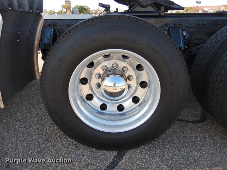 image for item DM8991 2014 Peterbilt 388  semi truck