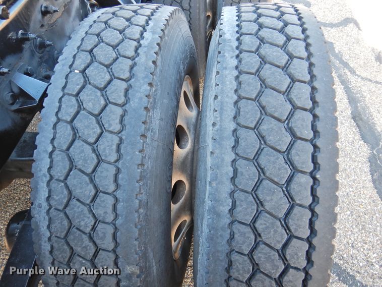 image for item DM8991 2014 Peterbilt 388  semi truck