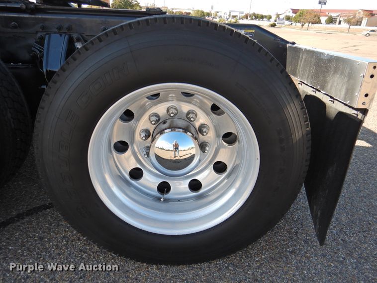 image for item DM8991 2014 Peterbilt 388  semi truck