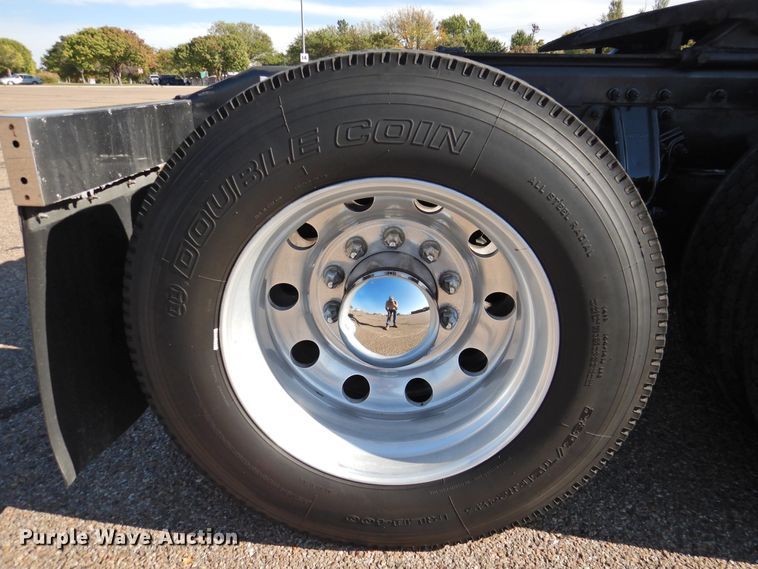 image for item DM8991 2014 Peterbilt 388  semi truck