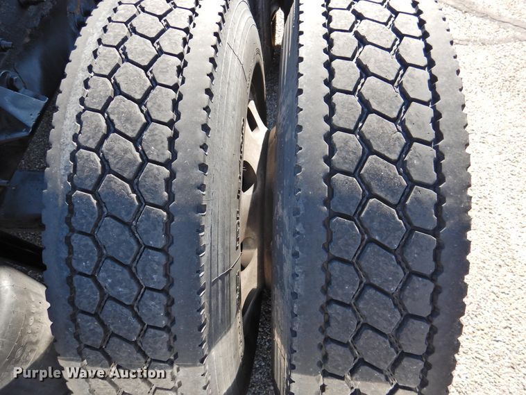 image for item DM8991 2014 Peterbilt 388  semi truck