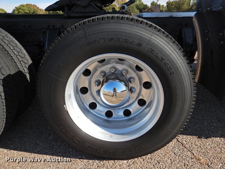 image for item DM8991 2014 Peterbilt 388  semi truck