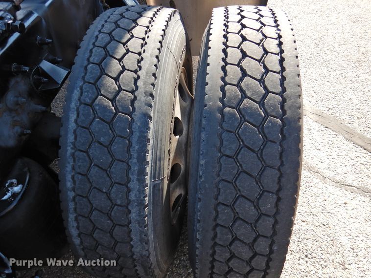 image for item DM8991 2014 Peterbilt 388  semi truck