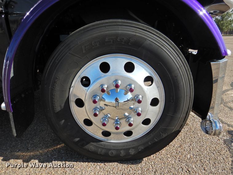 image for item DM8991 2014 Peterbilt 388  semi truck