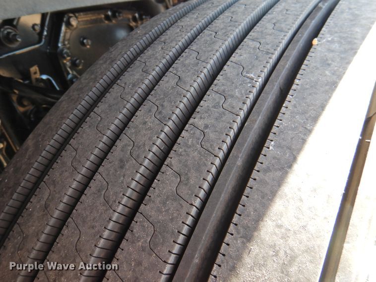 image for item DM8991 2014 Peterbilt 388  semi truck