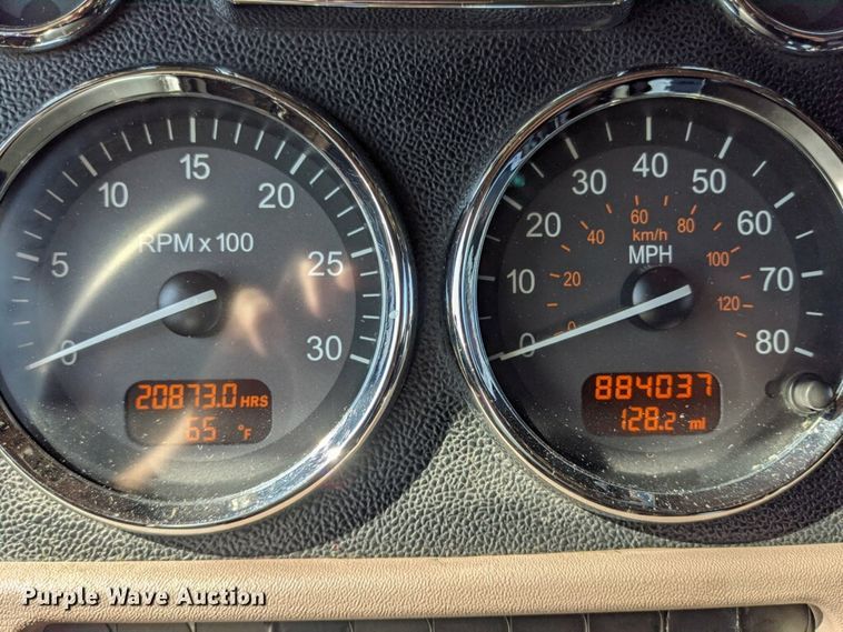 image for item DM8991 2014 Peterbilt 388  semi truck