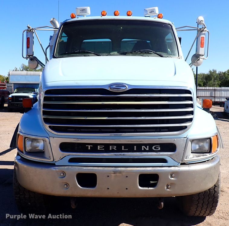image for item DN2164 2007 Sterling LT9500  roll-off container truck
