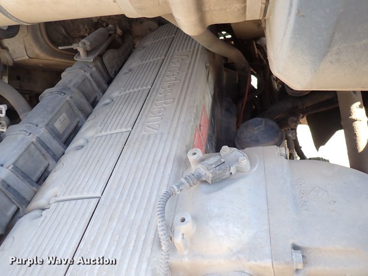 image for item DN2164 2007 Sterling LT9500  roll-off container truck