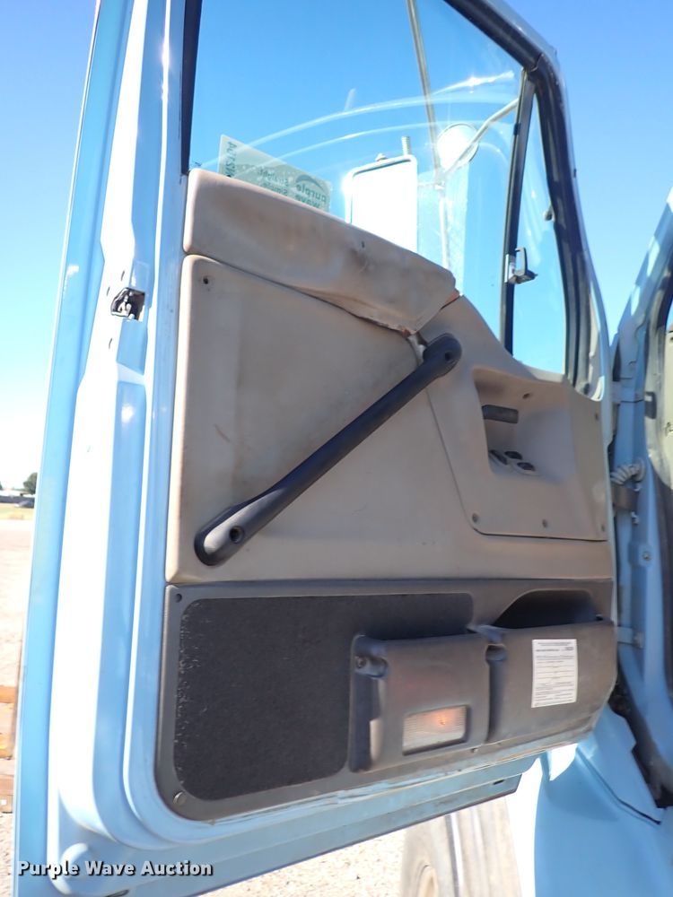 image for item DN2164 2007 Sterling LT9500  roll-off container truck