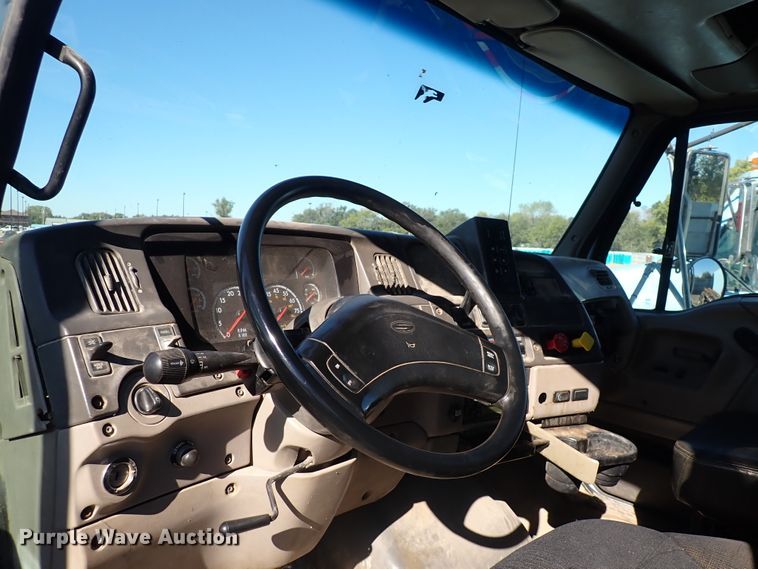 image for item DN2164 2007 Sterling LT9500  roll-off container truck