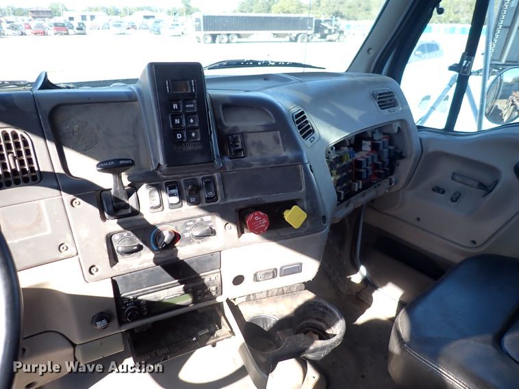 image for item DN2164 2007 Sterling LT9500  roll-off container truck