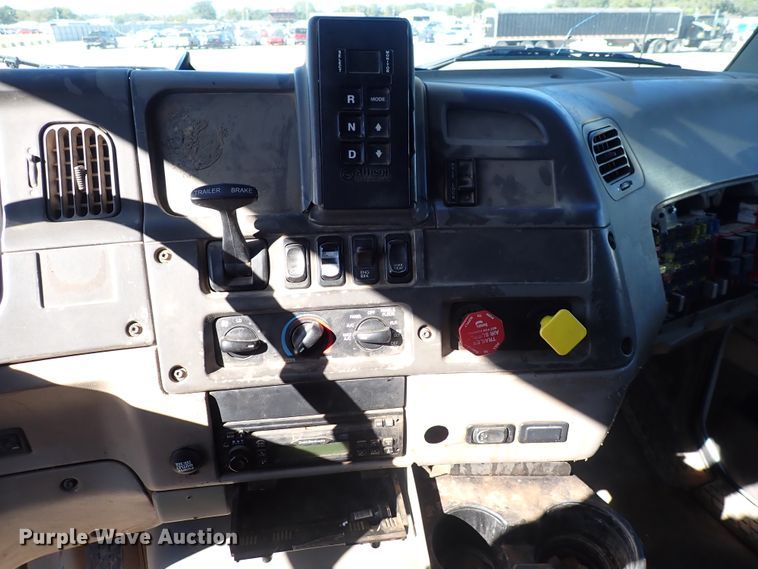 image for item DN2164 2007 Sterling LT9500  roll-off container truck