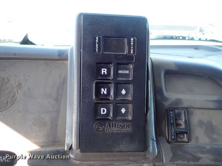 image for item DN2164 2007 Sterling LT9500  roll-off container truck