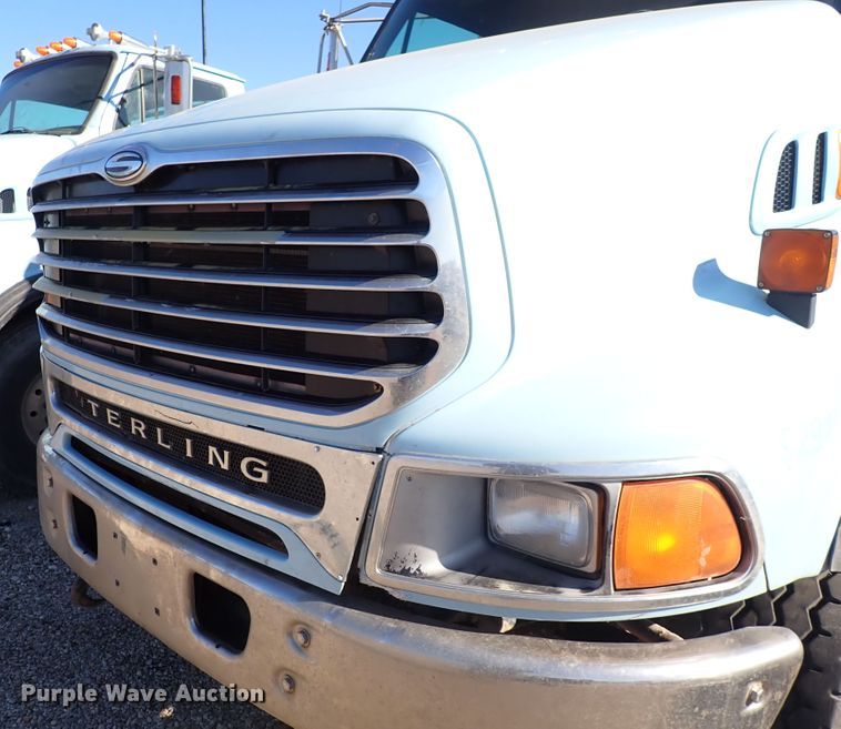 image for item DN2164 2007 Sterling LT9500  roll-off container truck