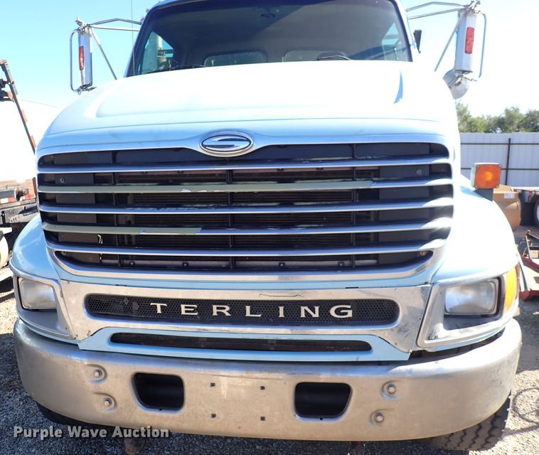 image for item DN2164 2007 Sterling LT9500  roll-off container truck