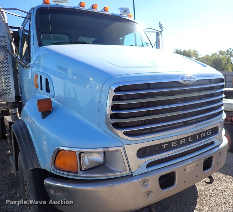 image for item DN2164 2007 Sterling LT9500  roll-off container truck