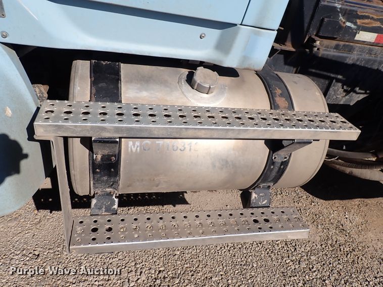 image for item DN2164 2007 Sterling LT9500  roll-off container truck