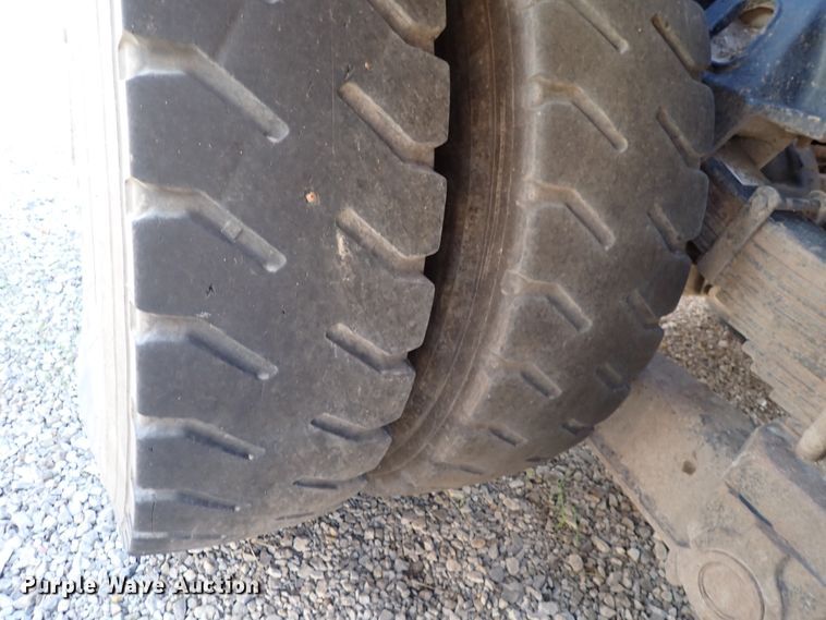 image for item DN2164 2007 Sterling LT9500  roll-off container truck