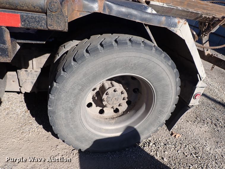 image for item DN2164 2007 Sterling LT9500  roll-off container truck