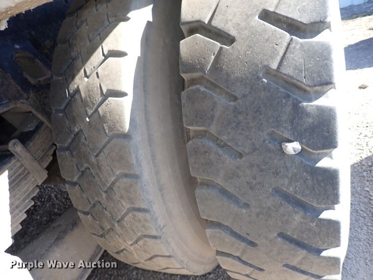 image for item DN2164 2007 Sterling LT9500  roll-off container truck