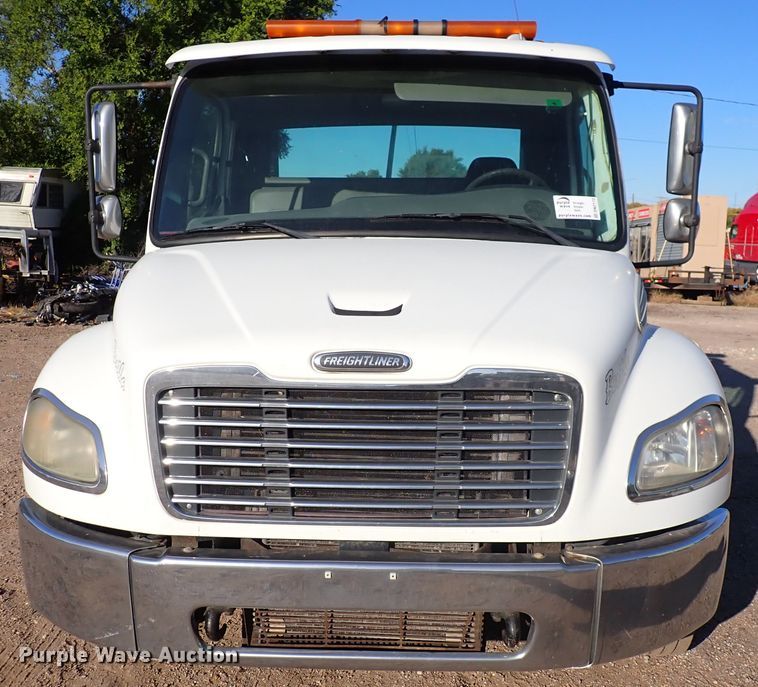 image for item DN2172 2006 Freightliner M106  rollback truck