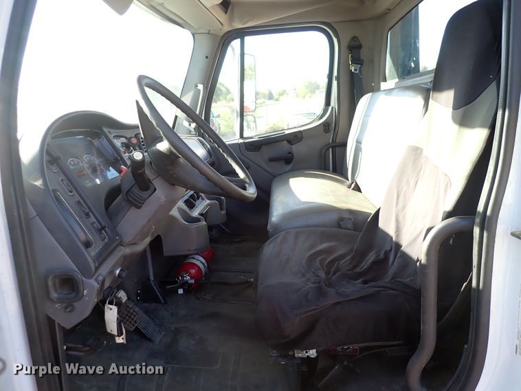 image for item DN2172 2006 Freightliner M106  rollback truck