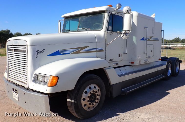 image for item DN2173 2000 Freightliner FLD120  semi truck