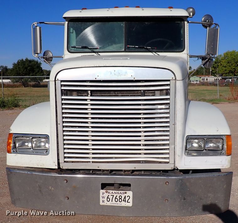image for item DN2173 2000 Freightliner FLD120  semi truck