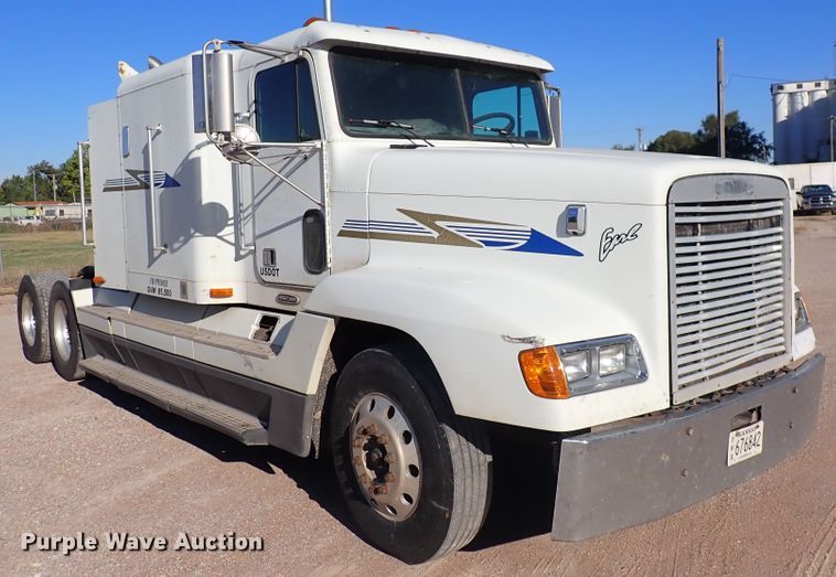 image for item DN2173 2000 Freightliner FLD120  semi truck