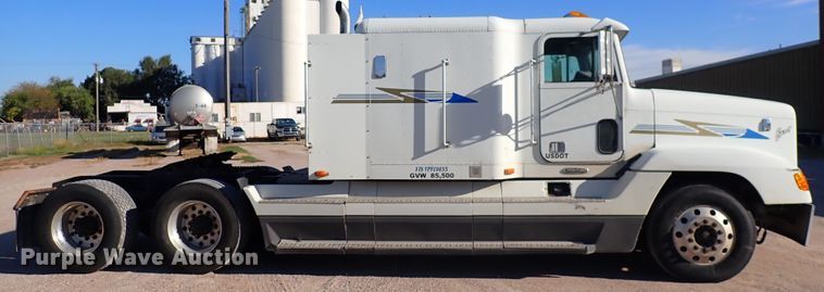 image for item DN2173 2000 Freightliner FLD120  semi truck