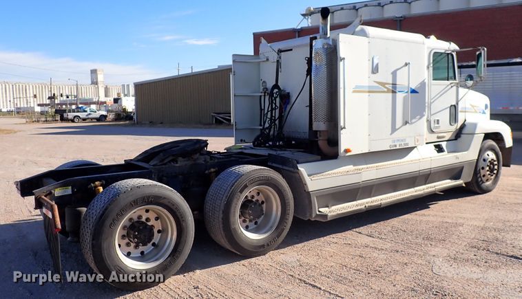 image for item DN2173 2000 Freightliner FLD120  semi truck