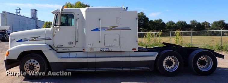 image for item DN2173 2000 Freightliner FLD120  semi truck