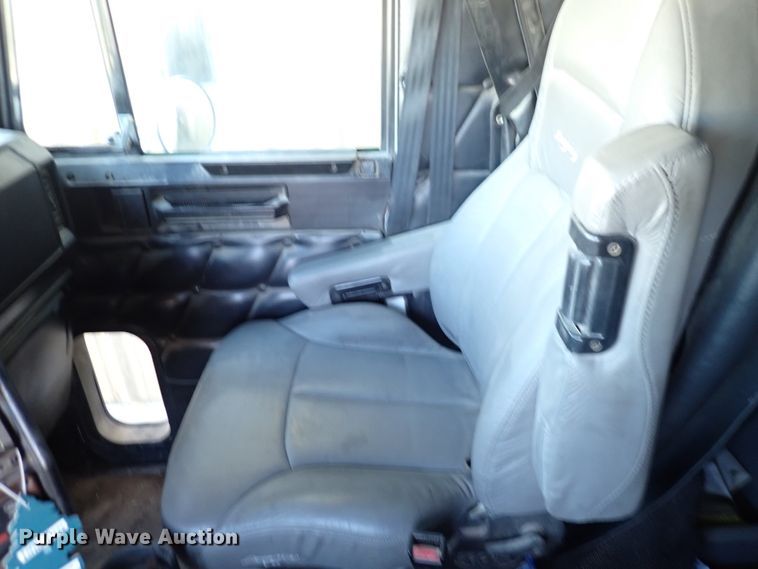 image for item DN2173 2000 Freightliner FLD120  semi truck