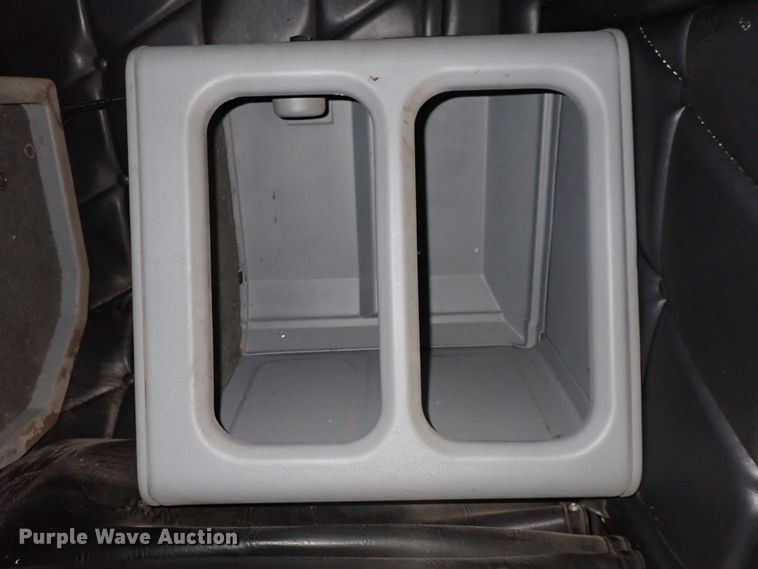 image for item DN2173 2000 Freightliner FLD120  semi truck