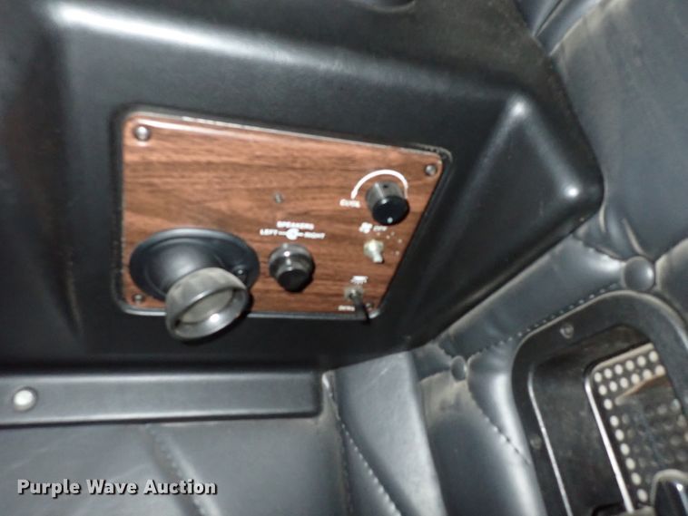 image for item DN2173 2000 Freightliner FLD120  semi truck