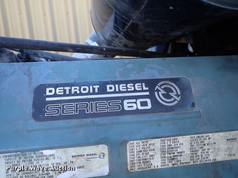 image for item DN2173 2000 Freightliner FLD120  semi truck