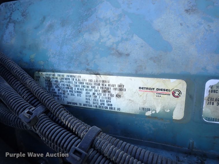 image for item DN2173 2000 Freightliner FLD120  semi truck