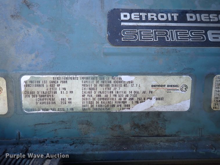 image for item DN2173 2000 Freightliner FLD120  semi truck