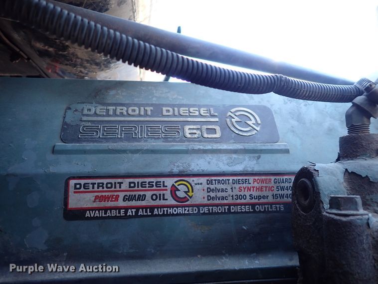 image for item DN2173 2000 Freightliner FLD120  semi truck