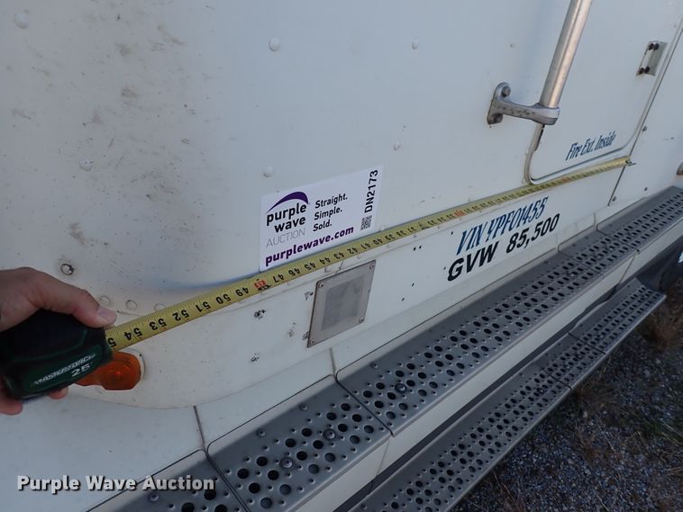 image for item DN2173 2000 Freightliner FLD120  semi truck