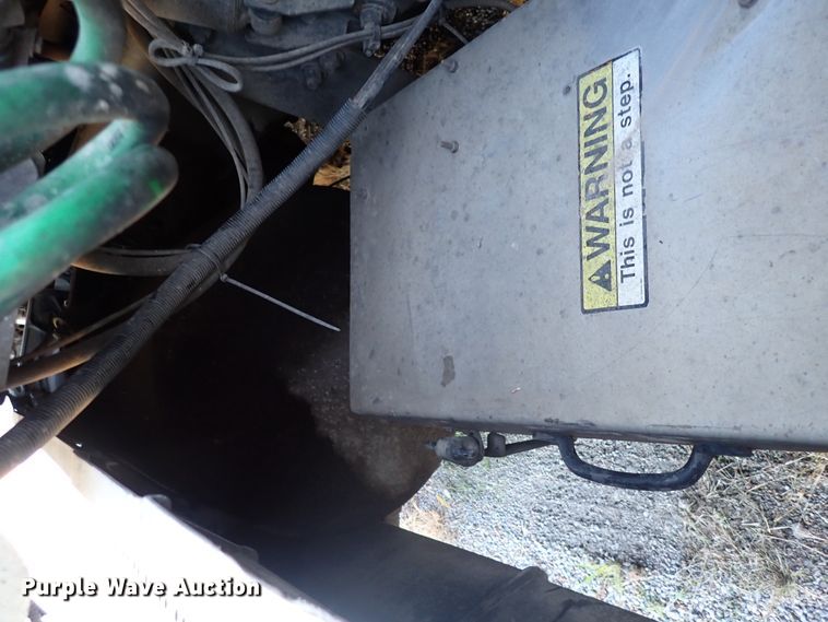 image for item DN2173 2000 Freightliner FLD120  semi truck