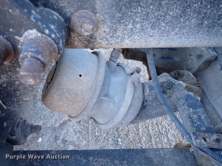 image for item DN2173 2000 Freightliner FLD120  semi truck