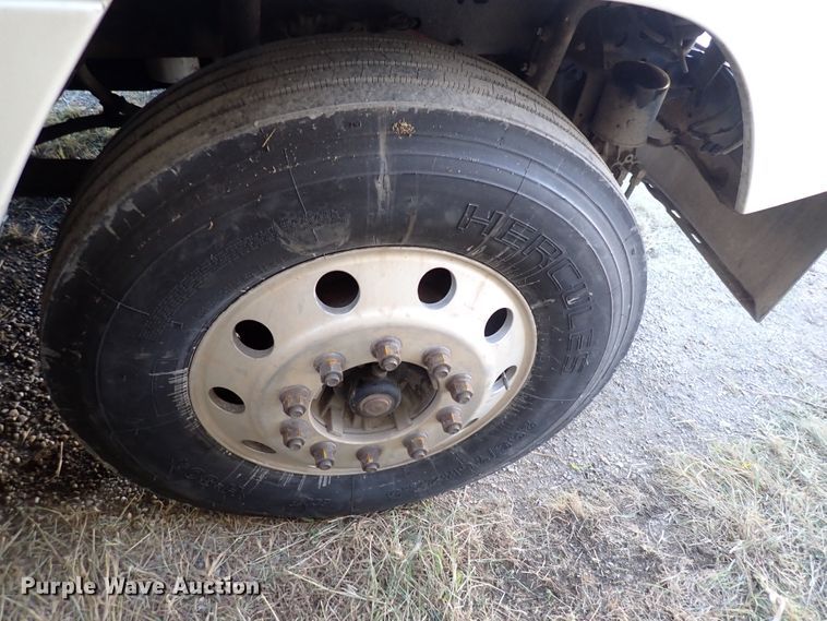 image for item DN2173 2000 Freightliner FLD120  semi truck