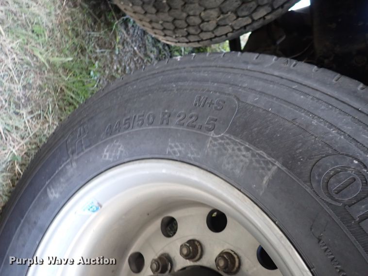 image for item DN2173 2000 Freightliner FLD120  semi truck