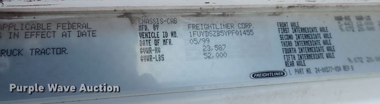 image for item DN2173 2000 Freightliner FLD120  semi truck