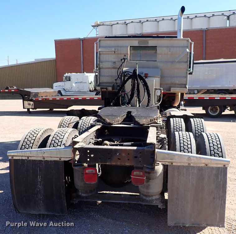 image for item DN2176 2002 Volvo VNL  semi truck