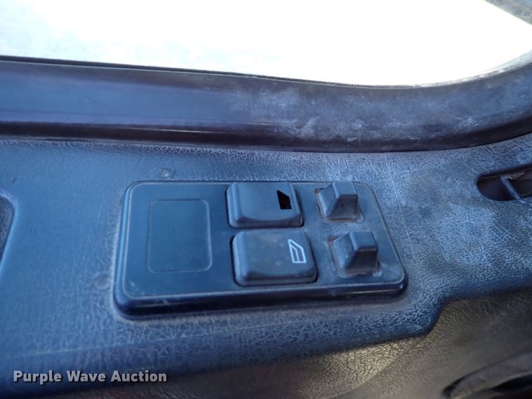 image for item DN2176 2002 Volvo VNL  semi truck